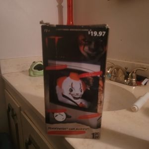 Inflatable pennywise for vehicle